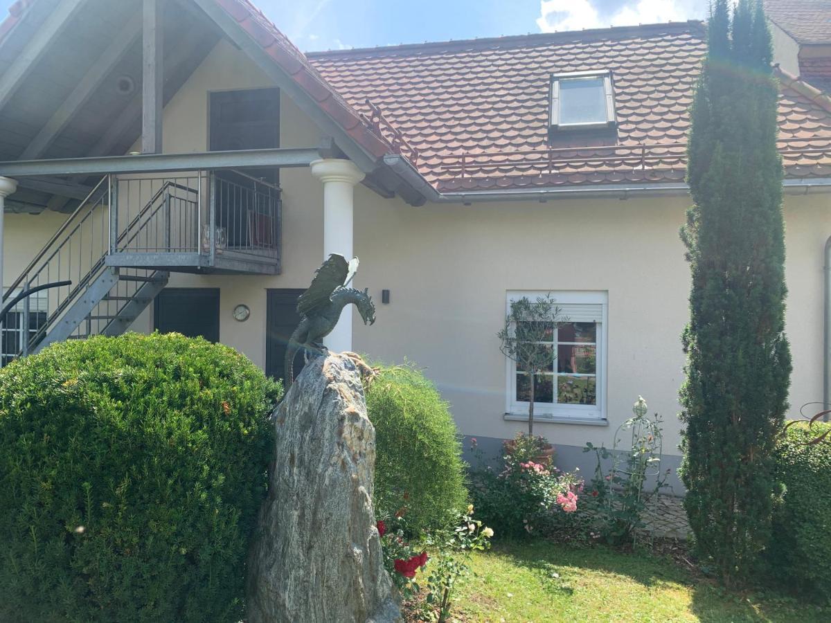 Bezaubernde Ferienwohnung Mit Rosengarten Waldershof Esterno foto